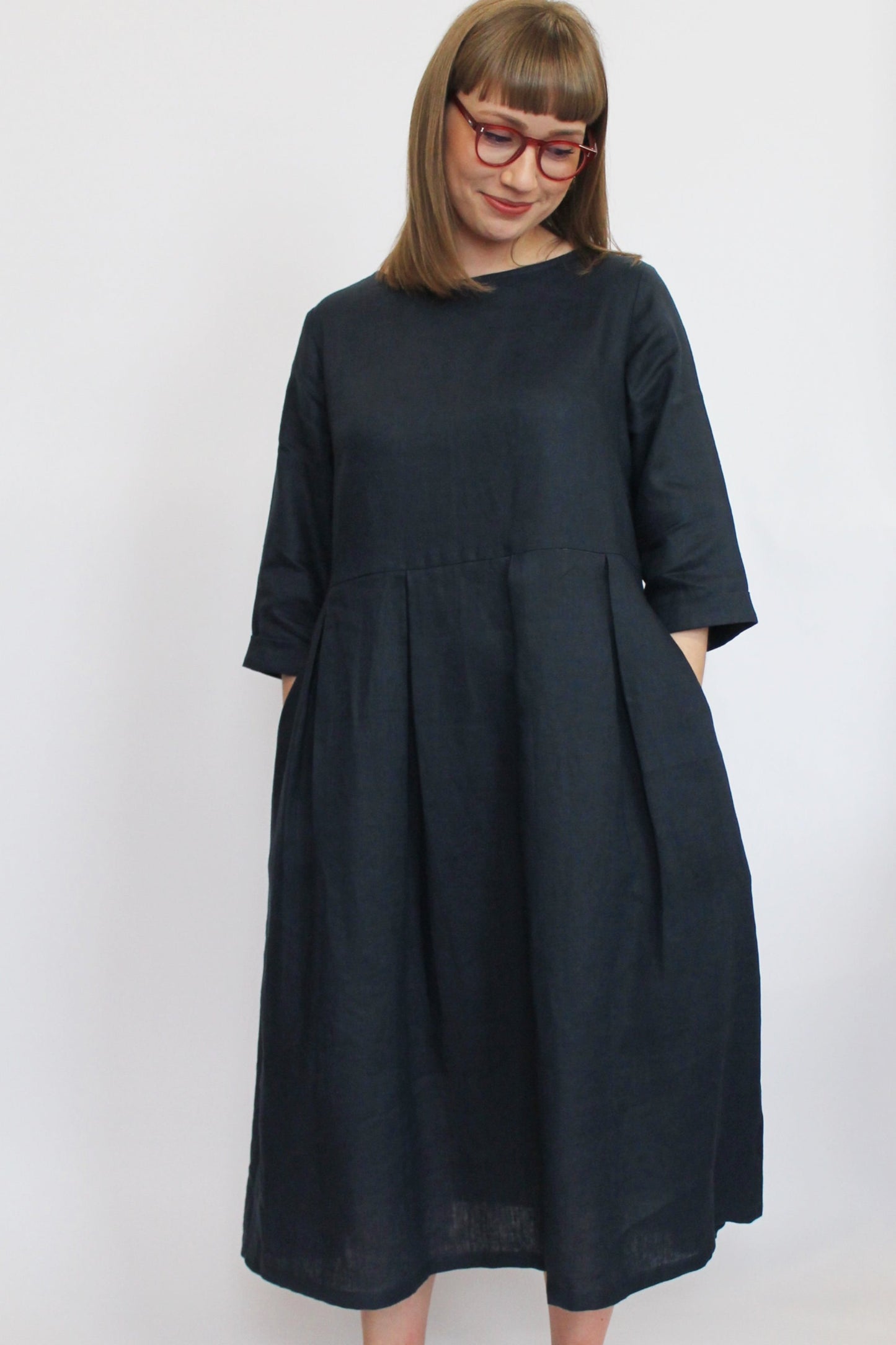 Ready-to -Wear Boat Neck Box Pleat Linen Dress Short Sleeved version