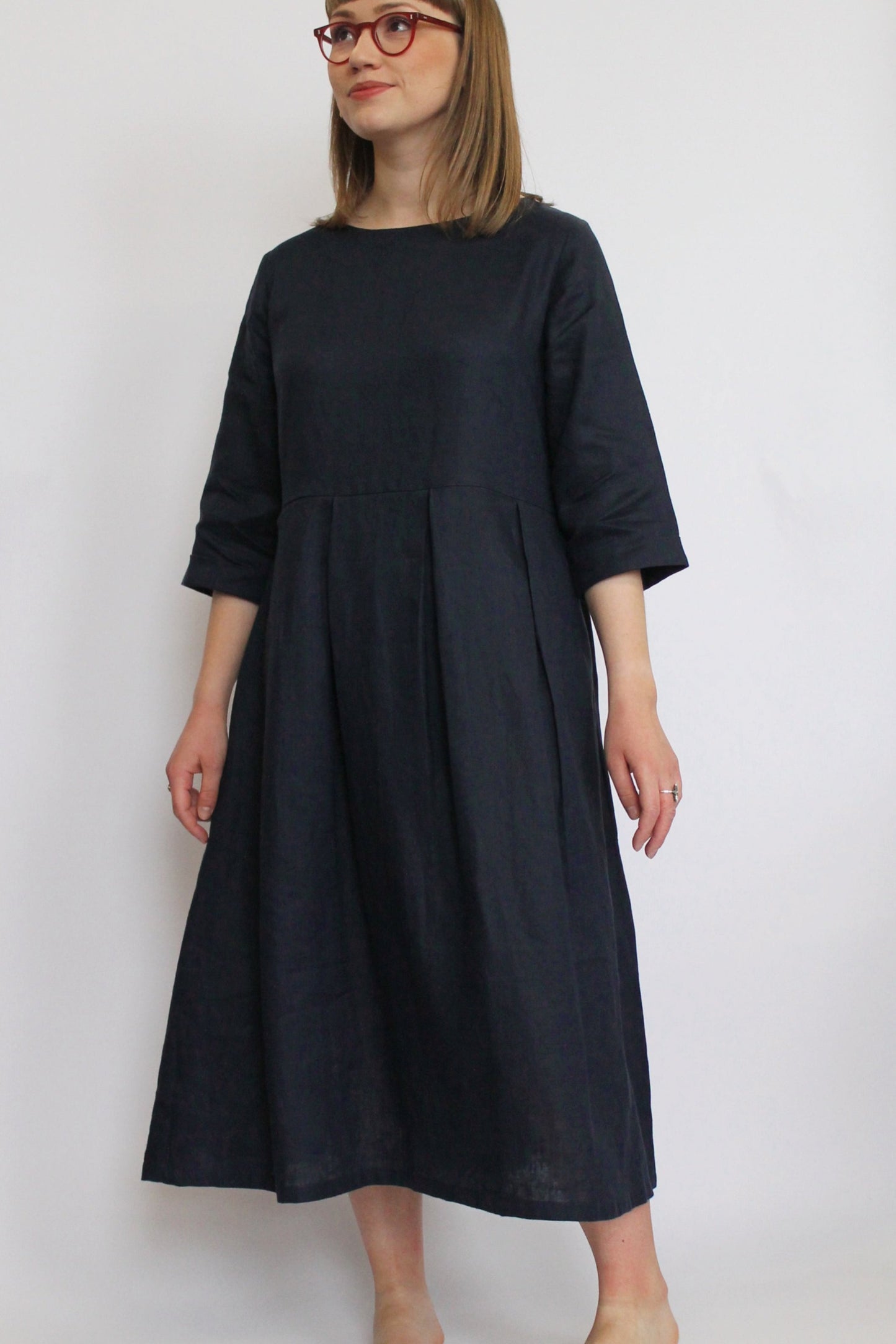 Ready-to -Wear Boat Neck Box Pleat Linen Dress Short Sleeved version