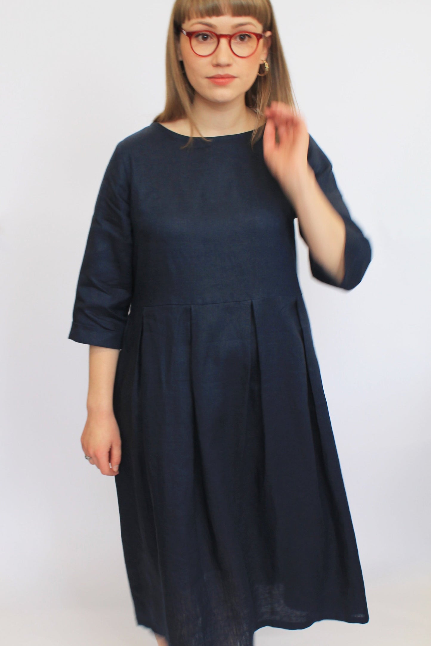 Ready-to -Wear Boat Neck Box Pleat Linen Dress Short Sleeved version