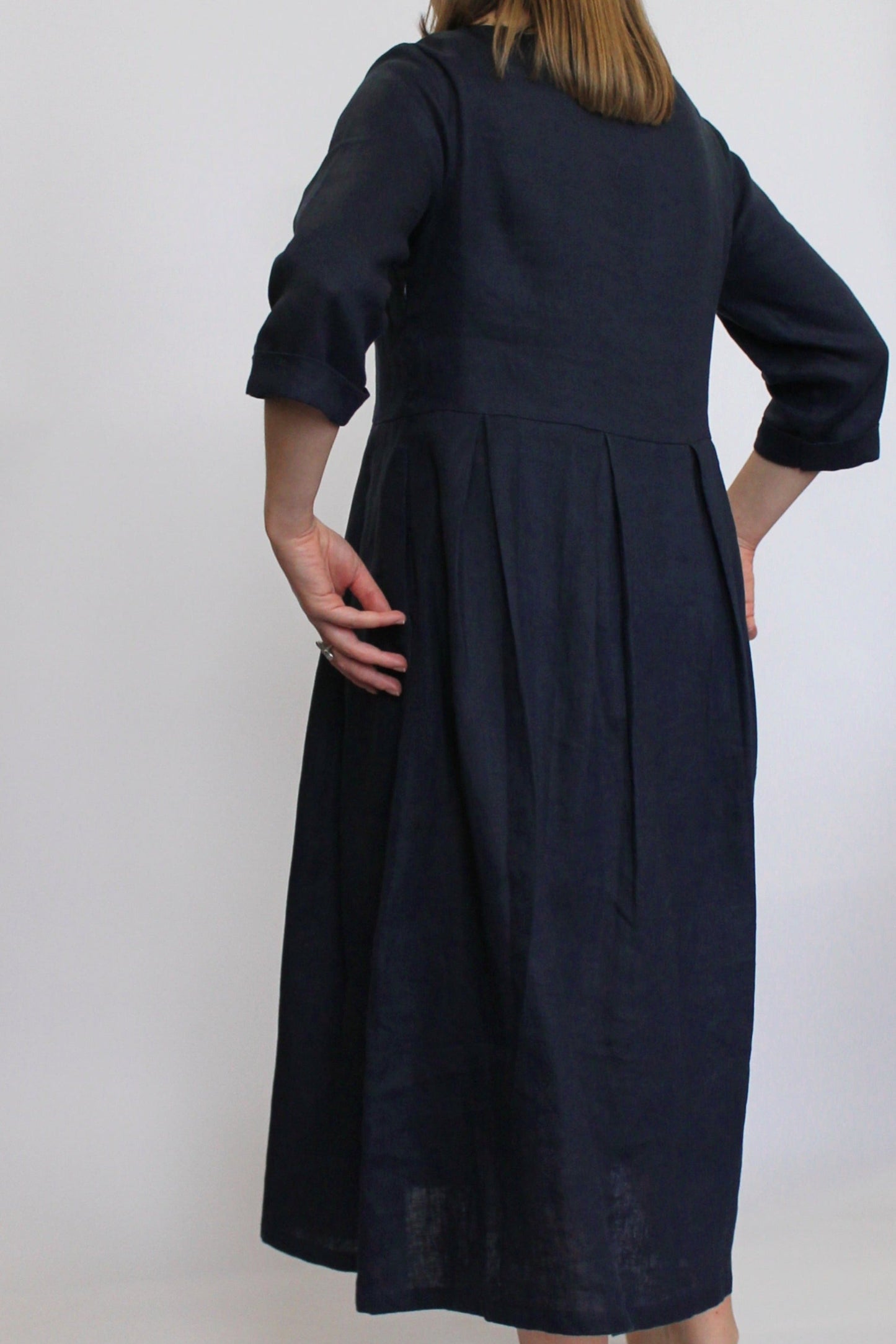Ready-to -Wear Boat Neck Box Pleat Linen Dress Short Sleeved version